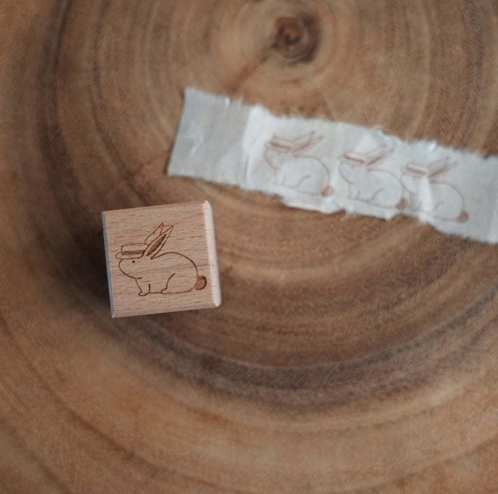 Big Hands Stamp, Wander Rabbit | 手的溫度 印章, 兔兔漫步 – a blank note