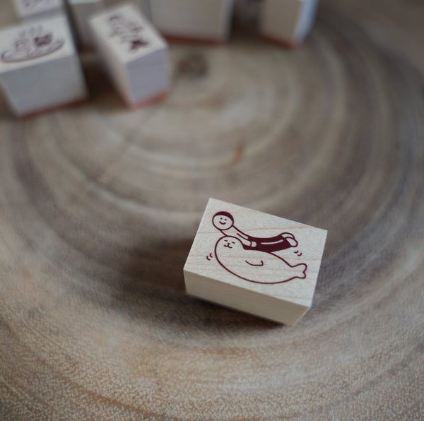 Littlelu Stamp, Mood