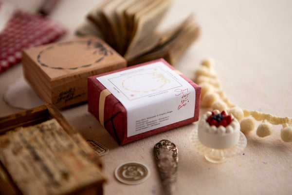 Ours Stamp, Oval Ribbon Frame | 漢克 x 庫巴印章 蝴蝶結圈