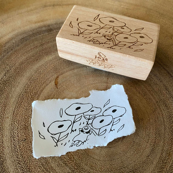Big Hands Stamp, Girl in Flower Bed | 手的溫度 印章, 花兒